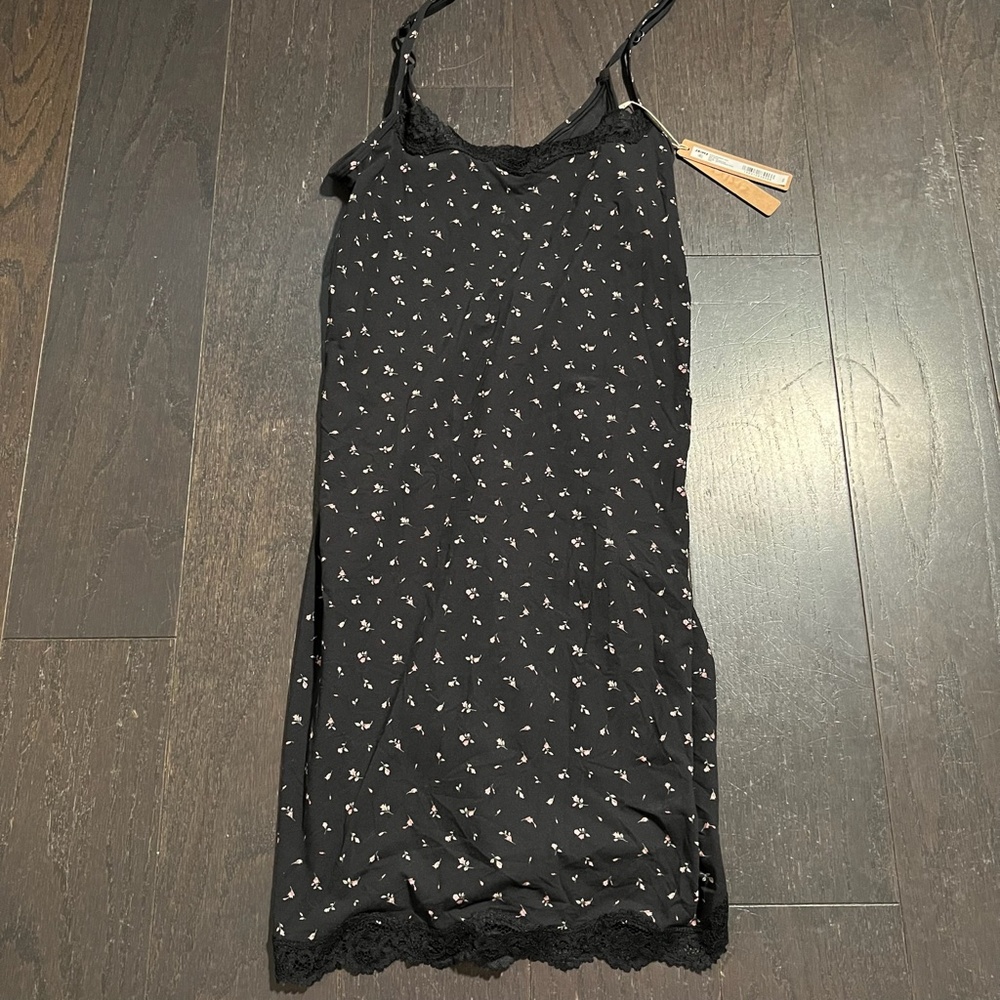 BNWT SKIMS Fits Everybody LaceSlip Dress in Onyx Rosebud Size Large super cute